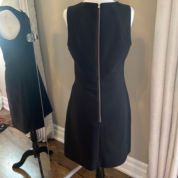 ❤️BR Almost New Sloan Envelope Dress - Picture 11 of 13